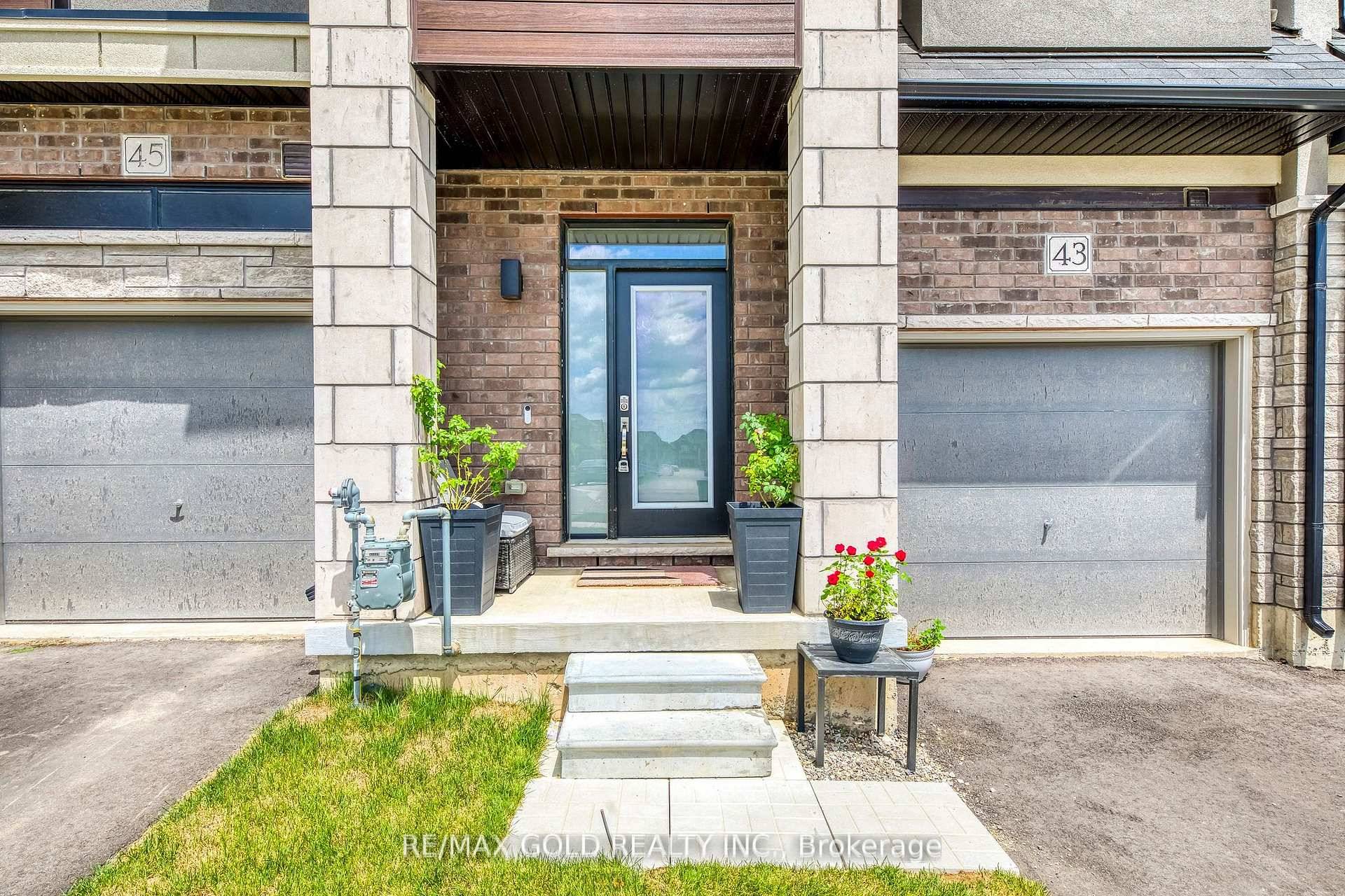 Absolutely Gorgeous Upgraded Completely Freehold, 2 Story Townhouse NO POTL FEE, in A Highly Desirable Community Of Paris, A Great Opportunity for the First Time Home Buyer's or investors3 Bedrooms ...