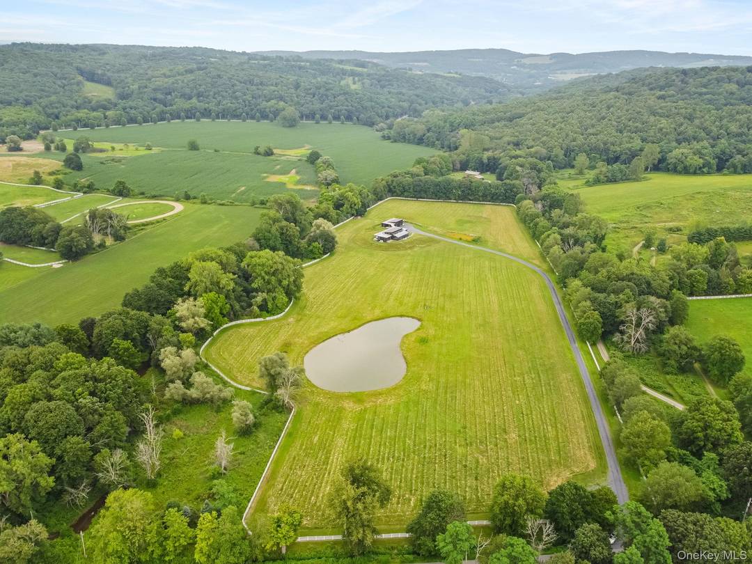 Modern Minimalist Masterpiece on 19 Bucolic Acres in Dutchess County.
