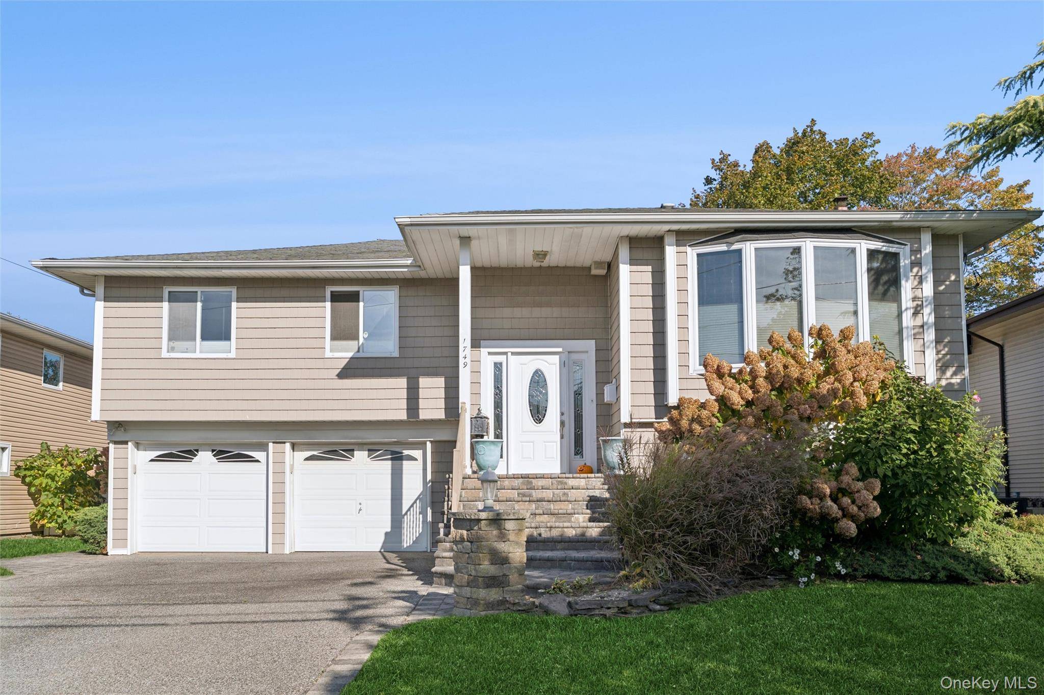 The open floorplan you want, the upgrades you dream of, the premier location you desire, the spacious model you crave !