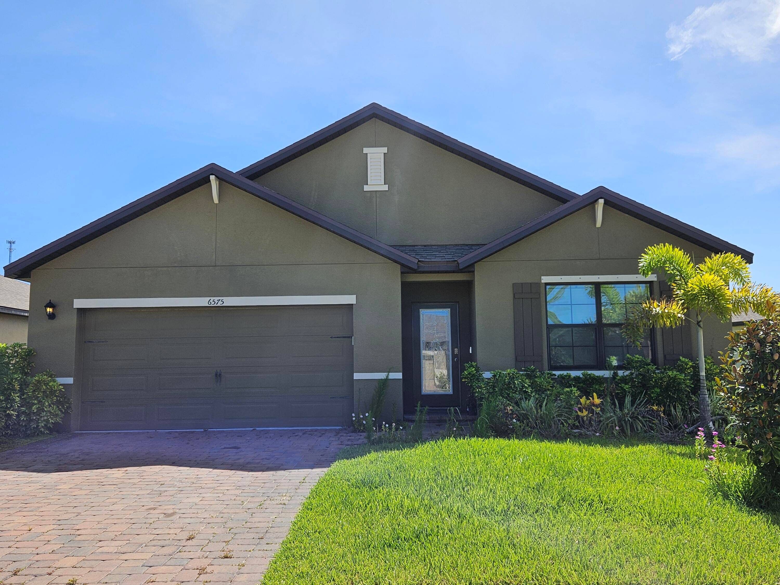 Experience modern elegance in this remarkable 2021 construction featuring vaulted ceilings and split bedrooms for optimal privacy.