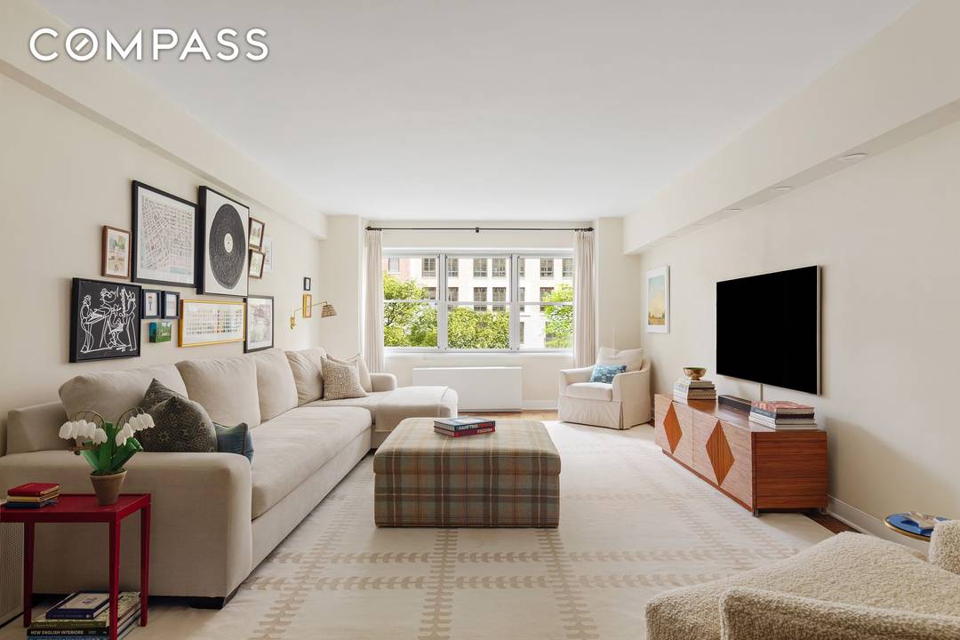Welcome to Residence 4K at The Brevoort, a beautifully renovated oversized two bedroom, two bathroom home in one of Lower Fifth Avenue s most coveted full service co ops.