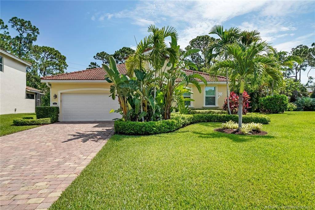 Escape to your perfect Florida retreat !