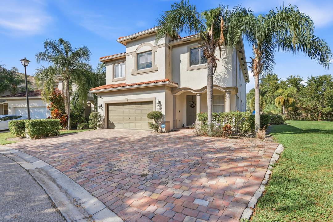 Welcome to this elegant 3, 000 sq ft home in the sought after Thousand Oaks community of Riviera Beach.