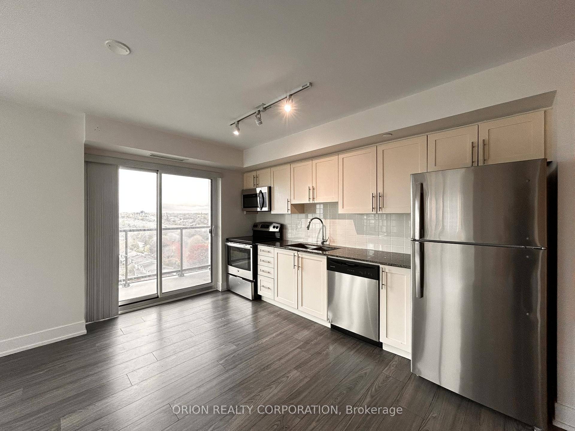 Absolutely Stunning Corner 2 Bed Plus Den, 2 Baths Unit With South West Exposure, Spectacular Unobstructed View Of The Lake.