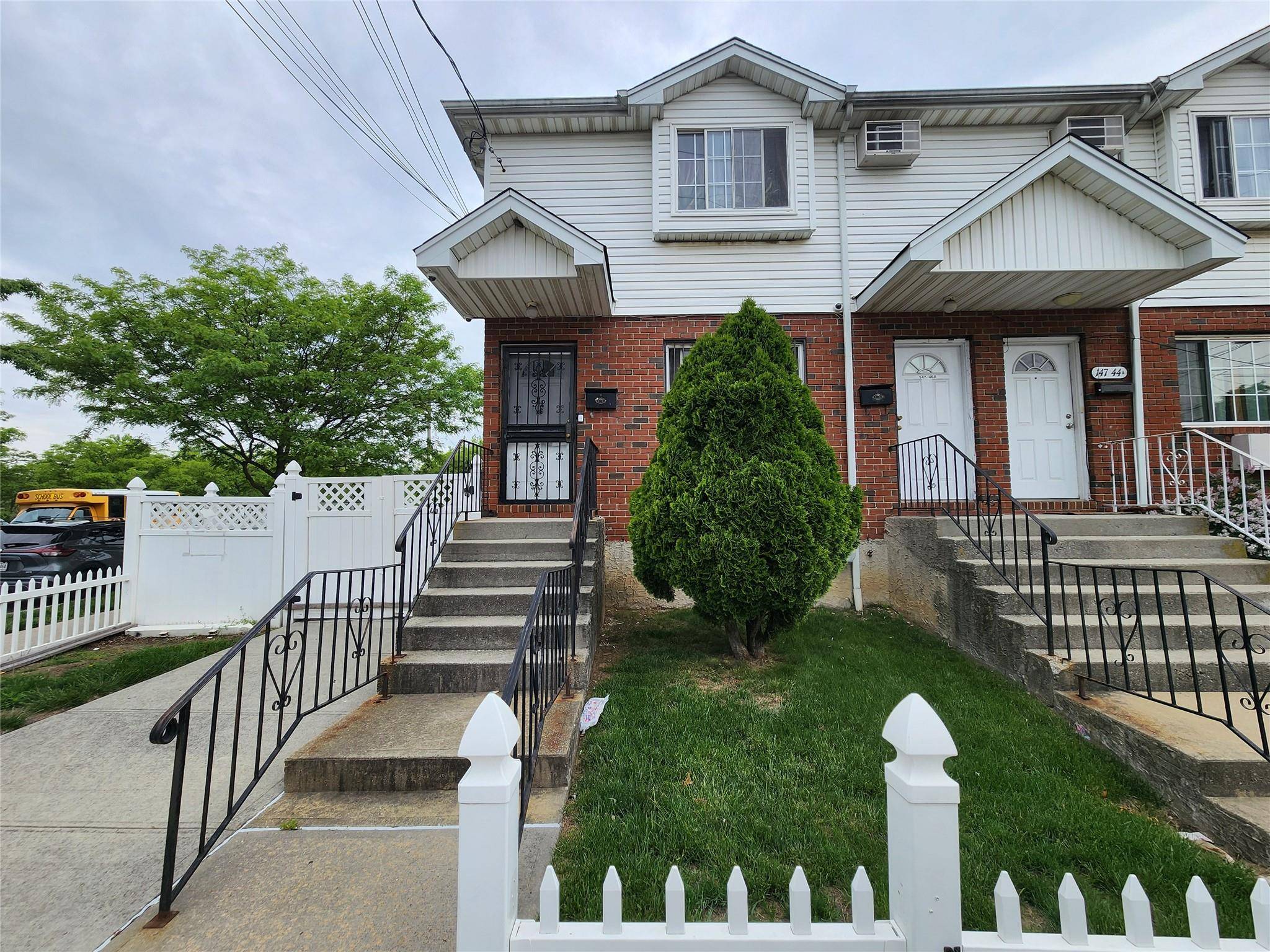 2 FAMILY SEMI DETACHED PROPERTY RARE FIND IN SPRINGFIELD GARDENS QUEENS NY 11413 WELL MAINTAINED WITH STRONG RENT ROLL amp ; WILL BE DELIVERED VACANT ON BEFORE CLOSING 3 BEDROOMS ...