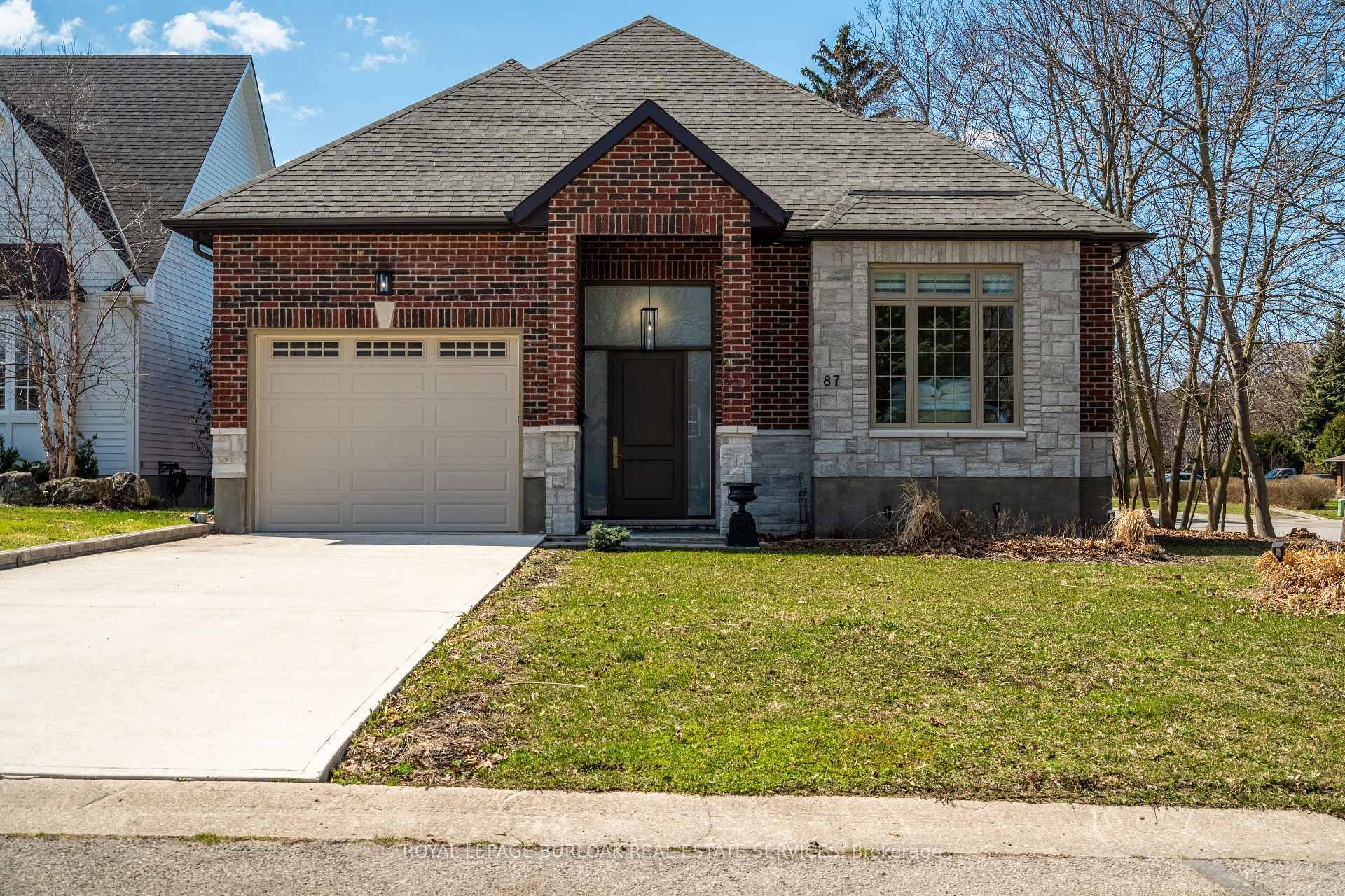 Welcome to your dream home in the heart of the beautiful Niagara region !
