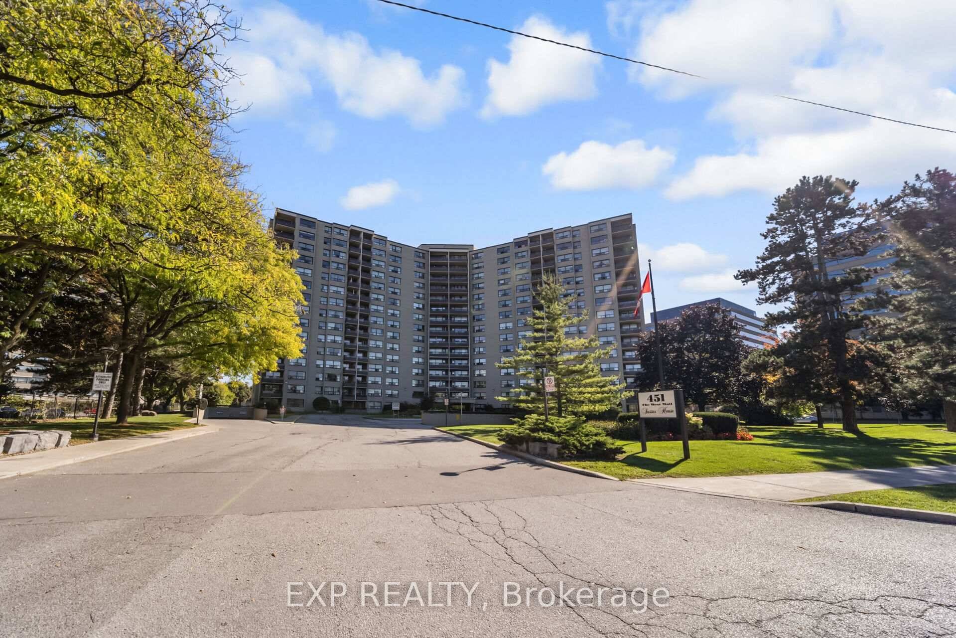 Fully upgraded and move in ready !