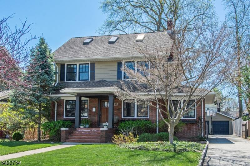 Located across from beautiful Brookdale Park and minutes from Watchung Plaza, this stunning 1920s CH Colonial perfectly blends timeless aesthetic with modern updates.