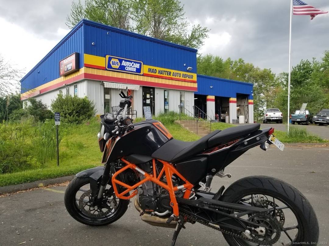 Lease this Auto repair and inspection facility.