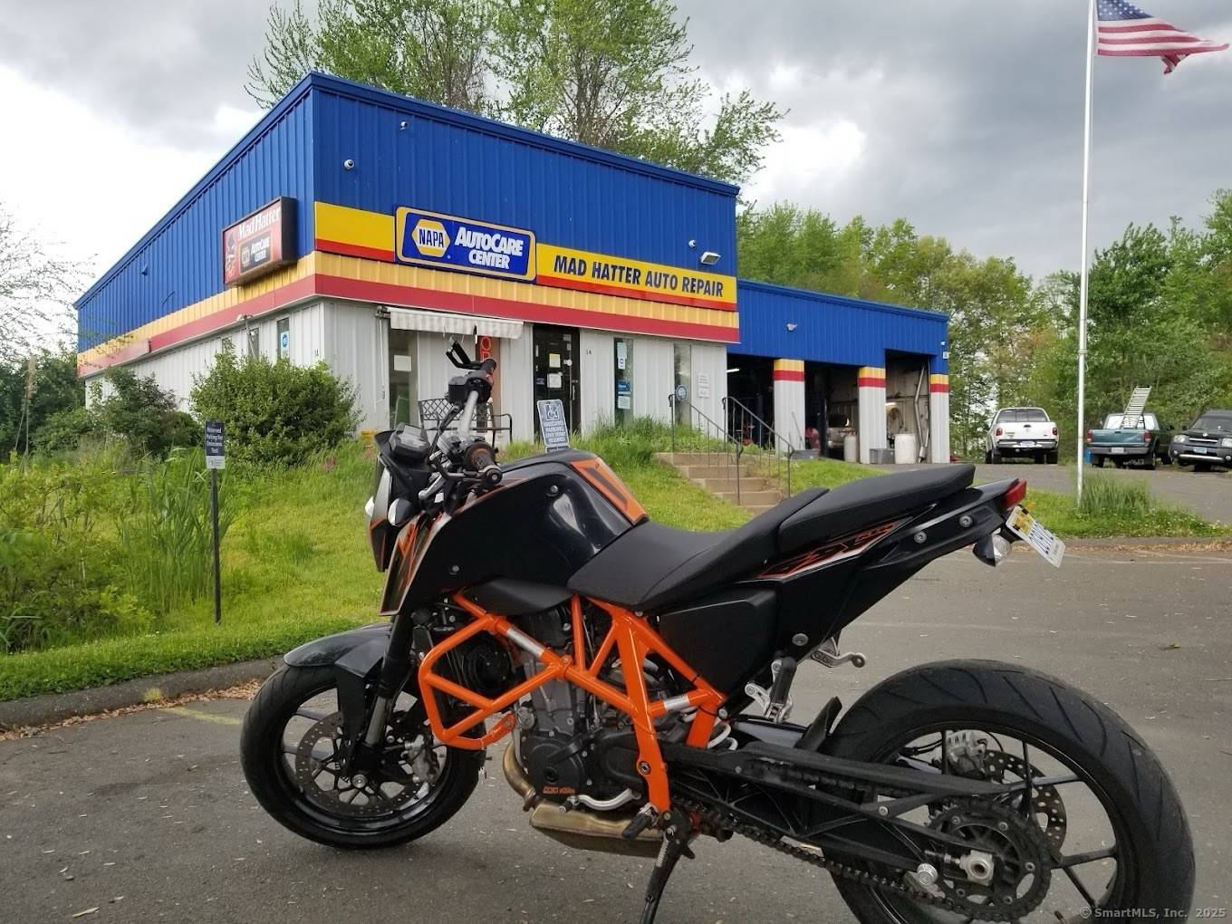 Lease this Auto repair and inspection facility.