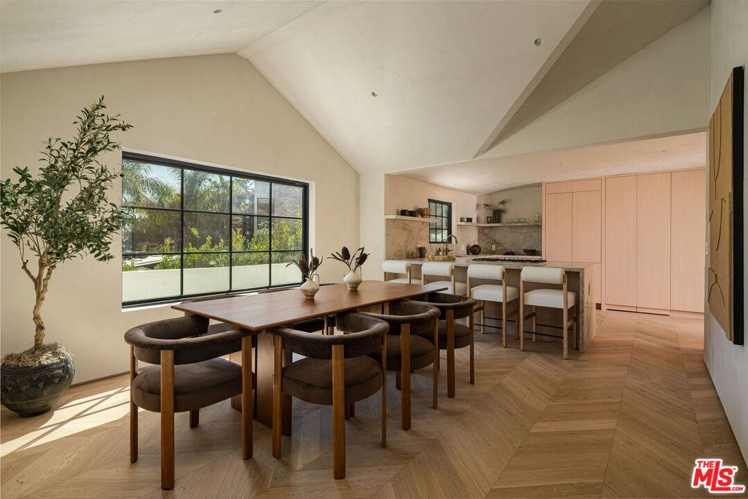 8353   Sunset View Dr 4BR Sunset Strip La