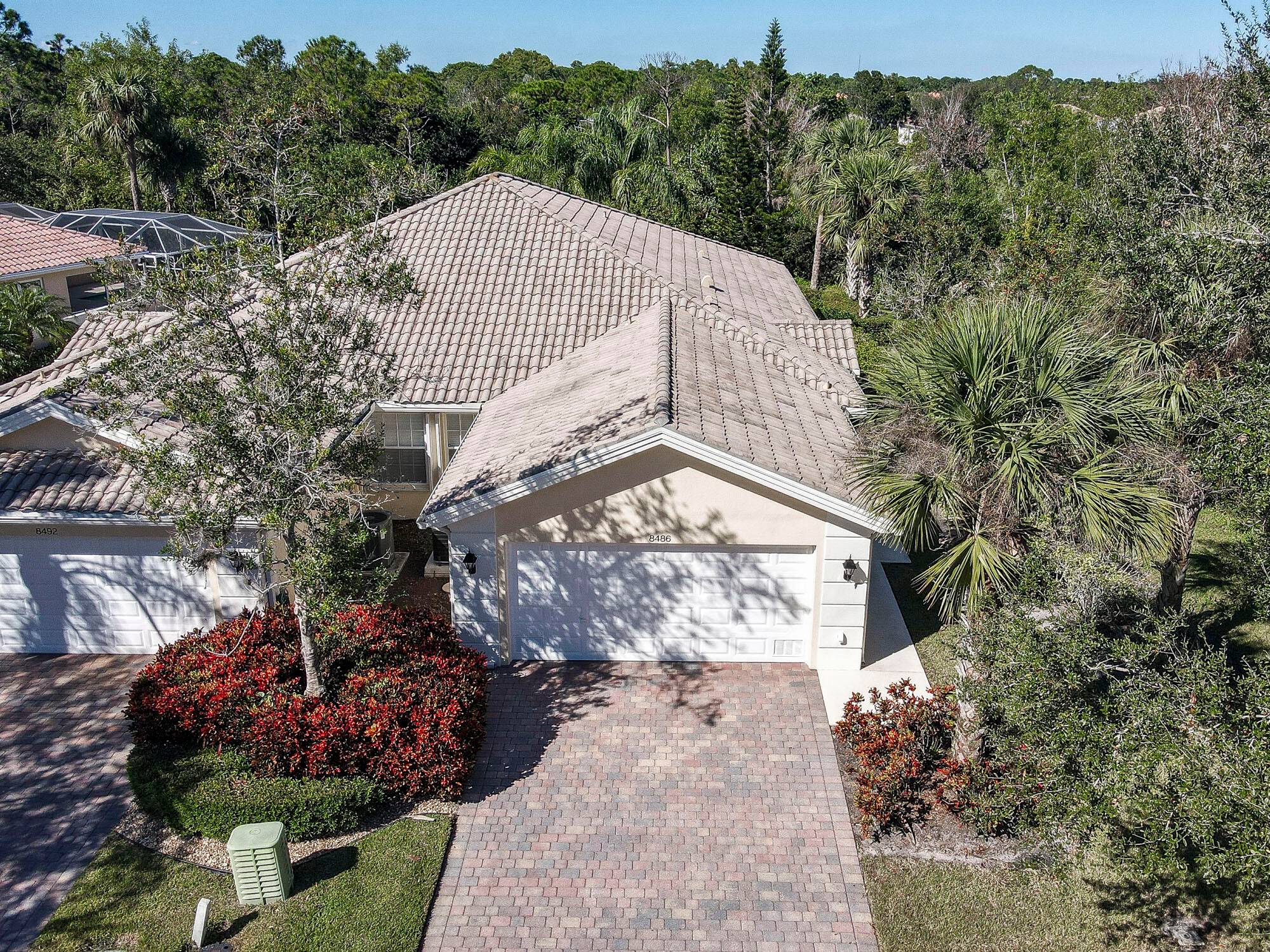 Charming 2 2 2 Villa in Secluded Retreat Community This Divosta built 2 bedroom, 2 bathroom villa, located in the serene Secluded Retreat community, offers a peaceful setting surrounded by ...