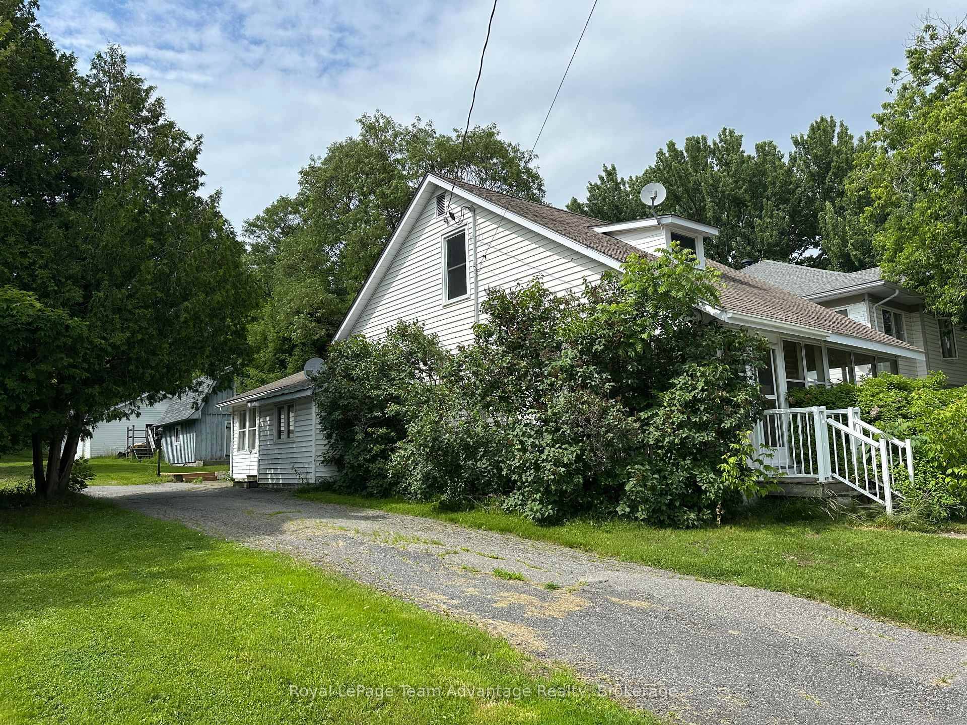 Welcome to 66 William Street a spacious and versatile home on 1.