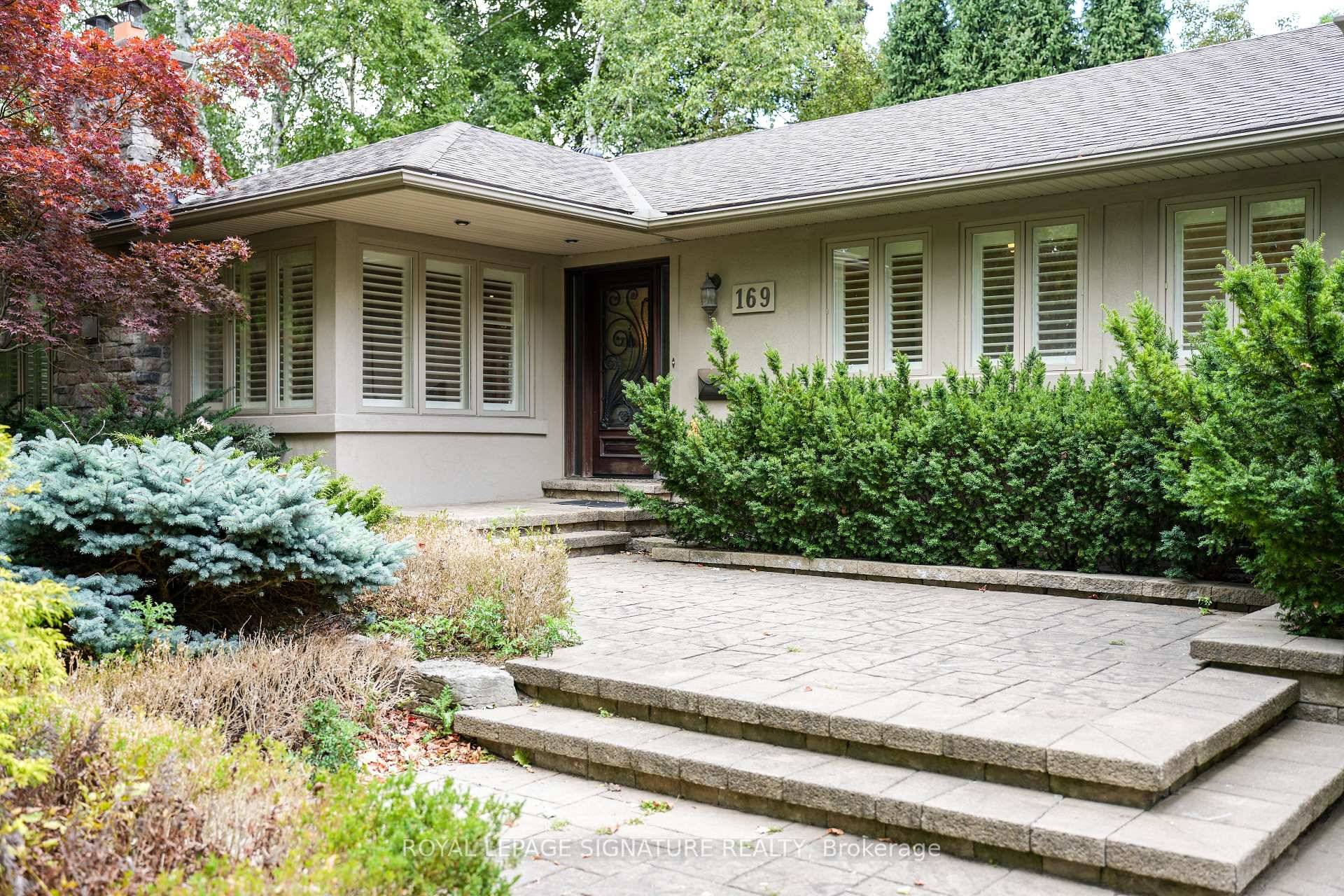 Welcome to 169 Maple Grove Dr, a beautifully appointed lease opportunity in one of Oakvilles most prestigious neighbourhoods !