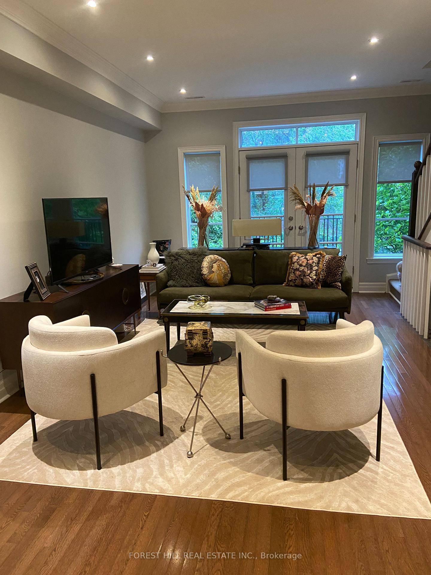This stunning end unit renovated 2 story townhome is conveniently located in the upscale and highly desirable Yonge St Clair area, just steps to Subway, TTC, Restaurants, Shopping, Schools, Parks ...