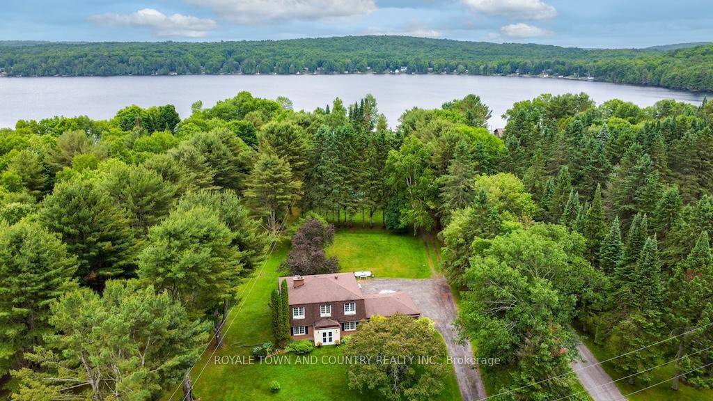 Welcome to 1304 North Shore Road in scenic Algonquin Highlands !
