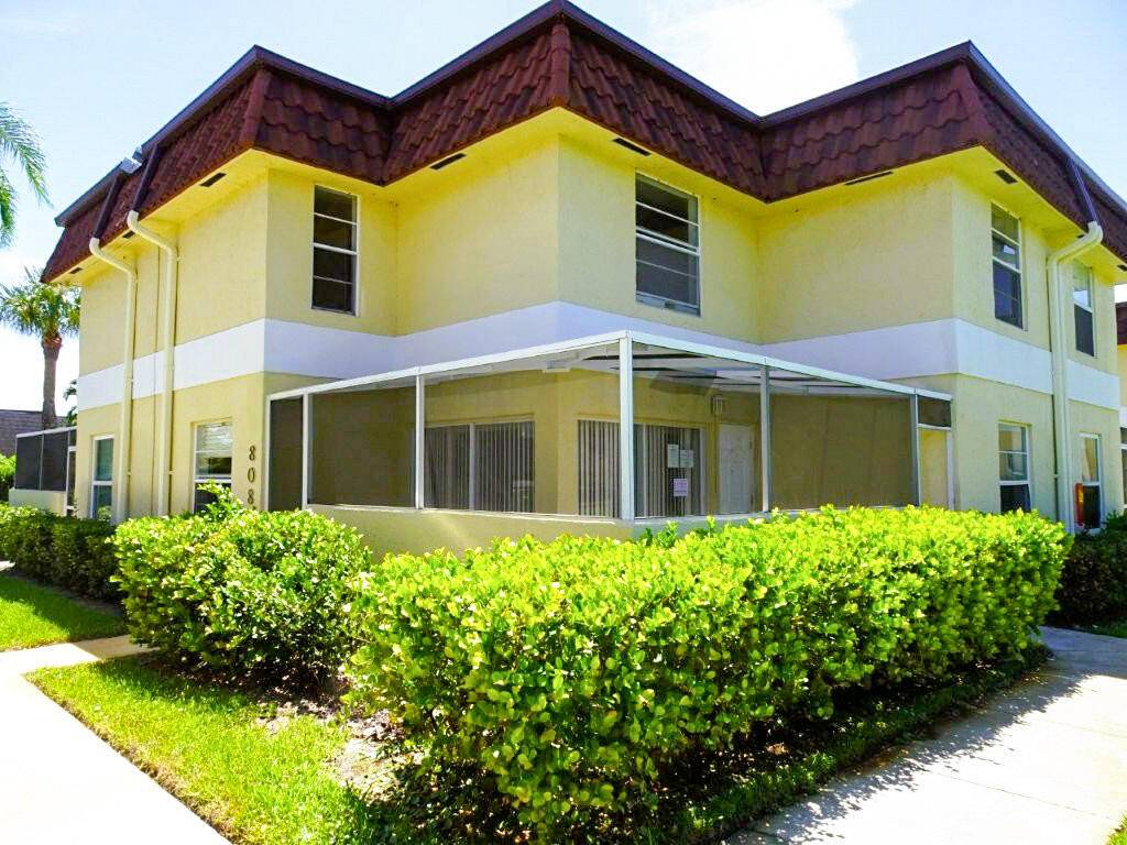 Welcome to Villas on the Green in the center of all the action.
