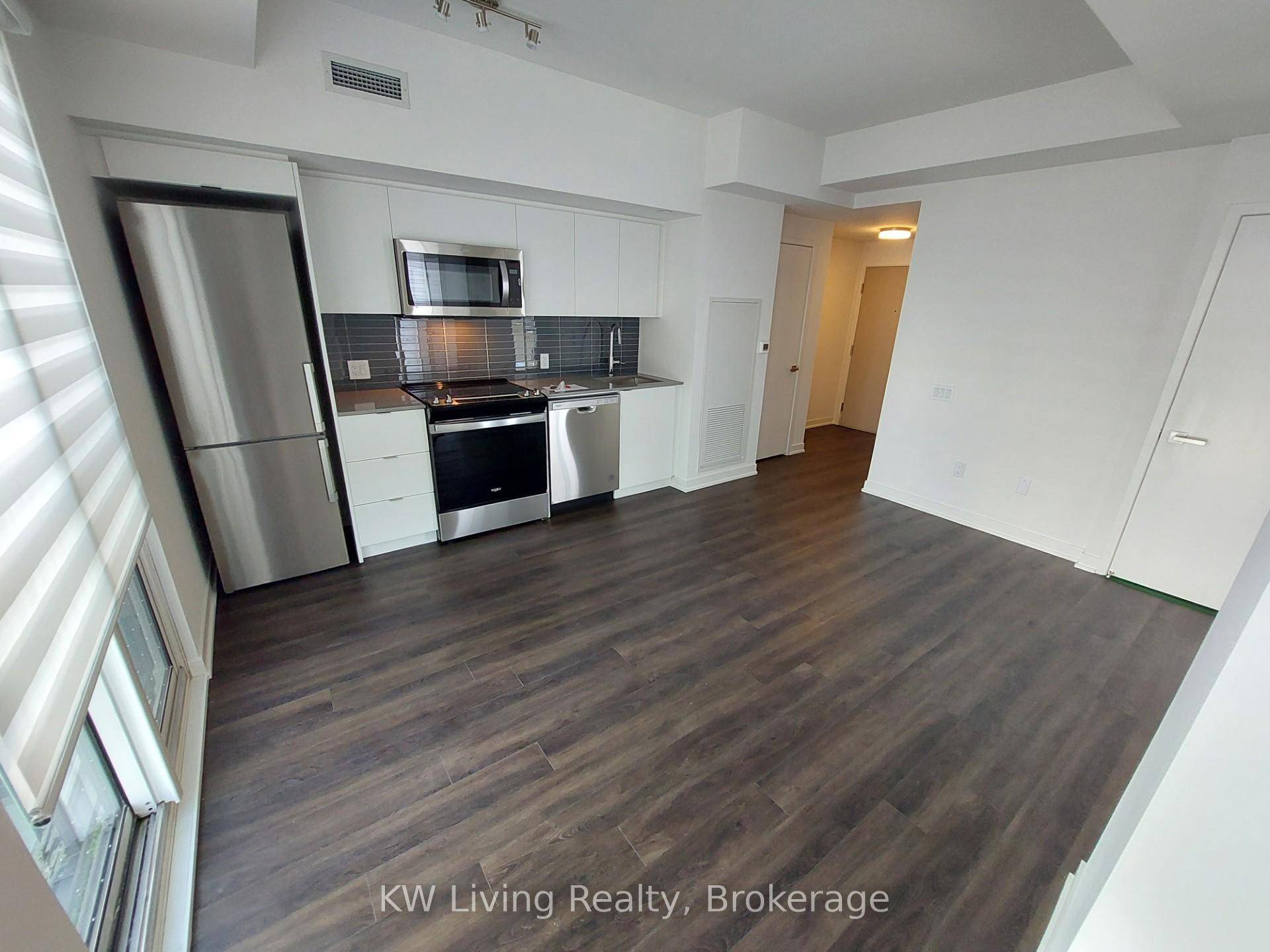 Newer 2 bedroom condo located at convenient Bathurst Wilson area !