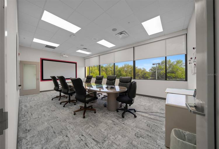 Modern Office Space Available for Sublease in the Heart of Ocala 9, 340 SF Elevate your work environment with one of the most dynamic and stylish office spaces in Ocala.