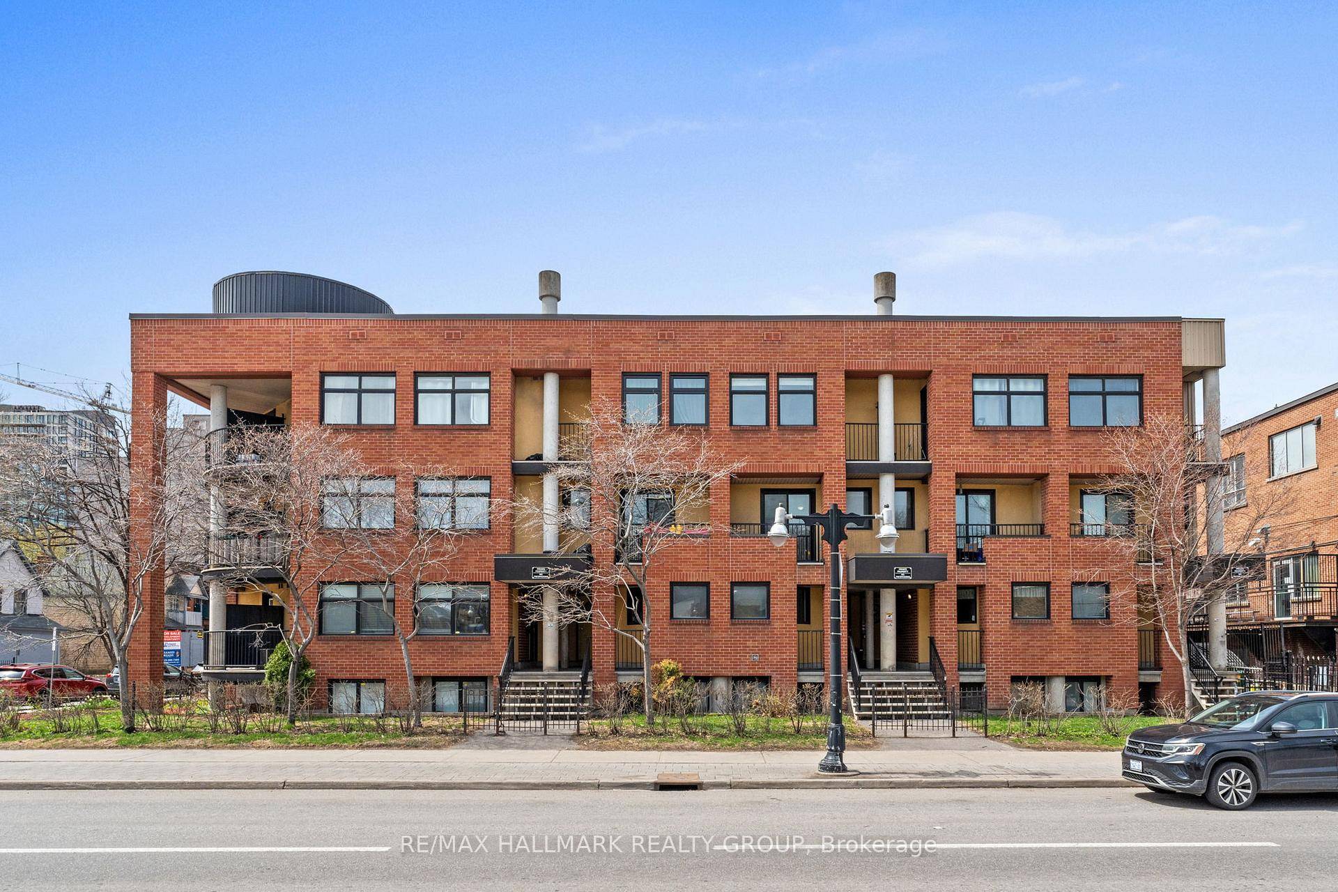 Welcome to urban living in the heart of the ByWard Market !