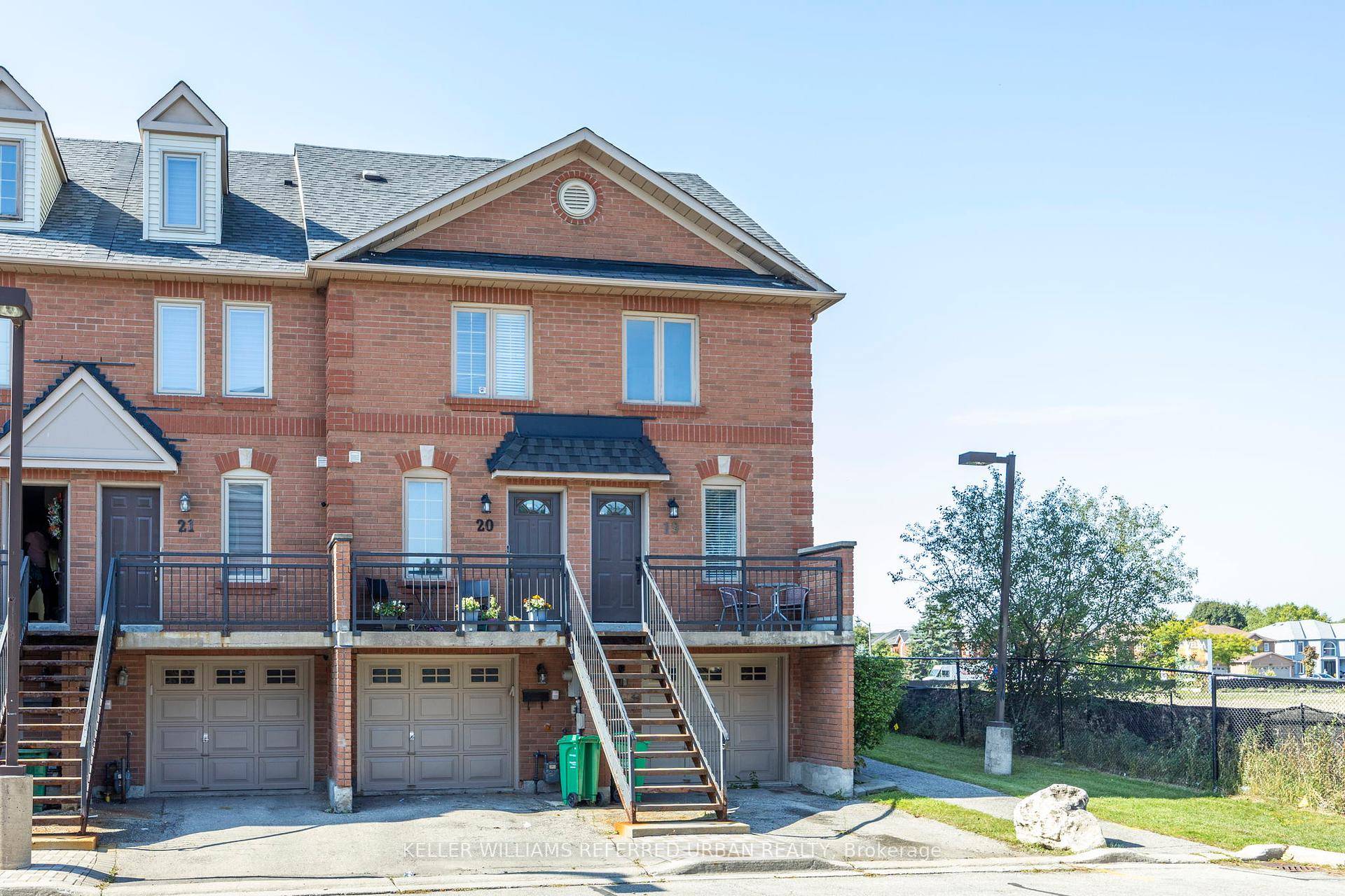 End Unit Townhouse in Family Friendly Lisgar and CURRENTLY INSTALLING A NEW FENCE IN BACKYARD amp ; ALL CLOSET DOORS !