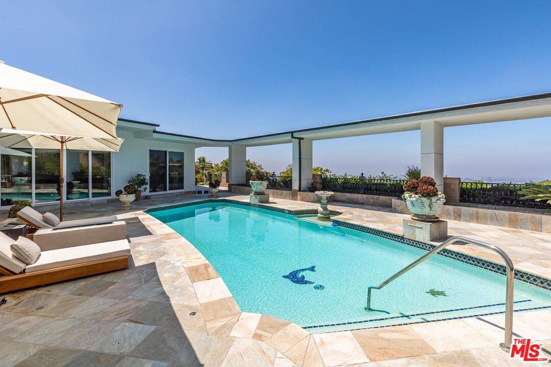 560 Chalette Dr 5BR Beverly Hills Post Office | B.H.P.O. La