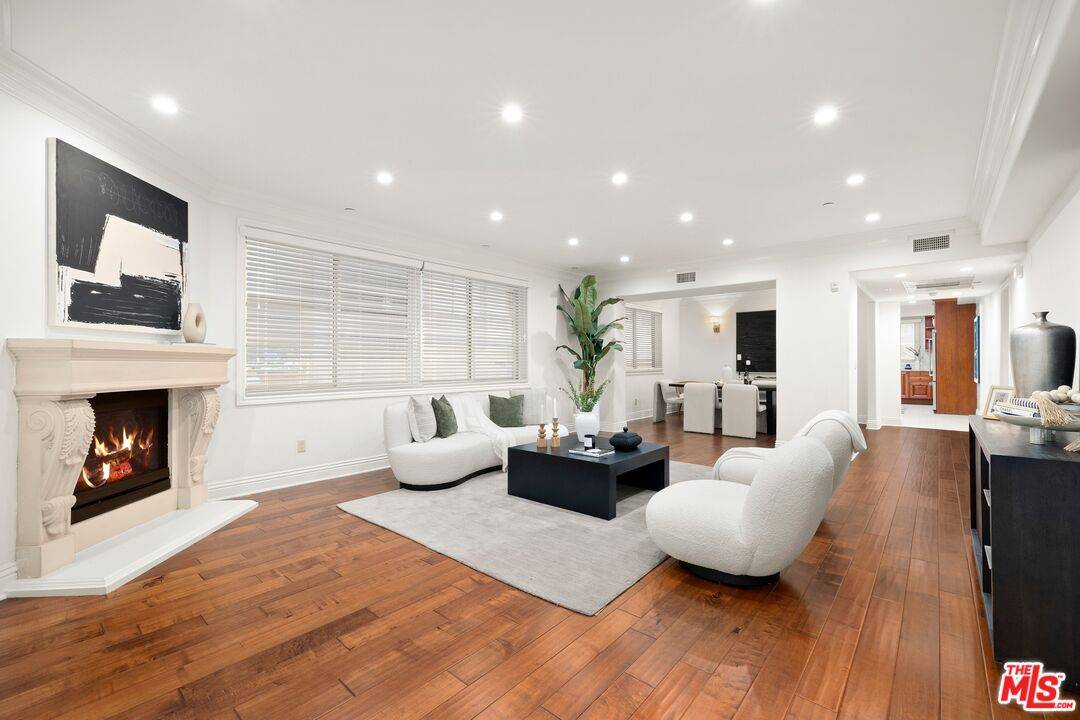 11749   Goshen Ave 2BR Brentwood La