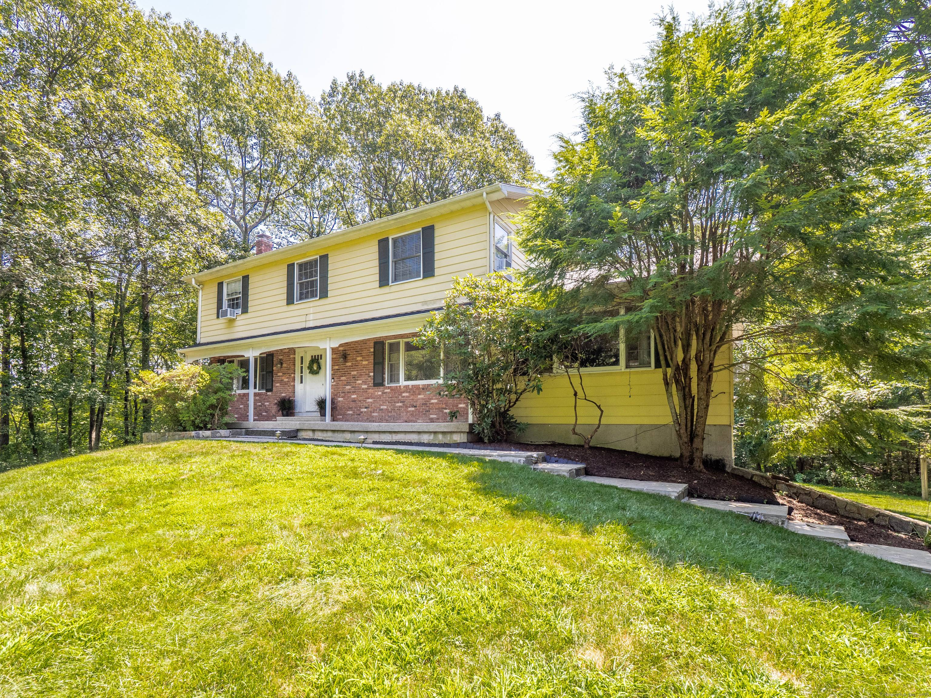 Well maintained 4BR 2. 5BA home for rent in fabulous and conveniently located neighborhood !