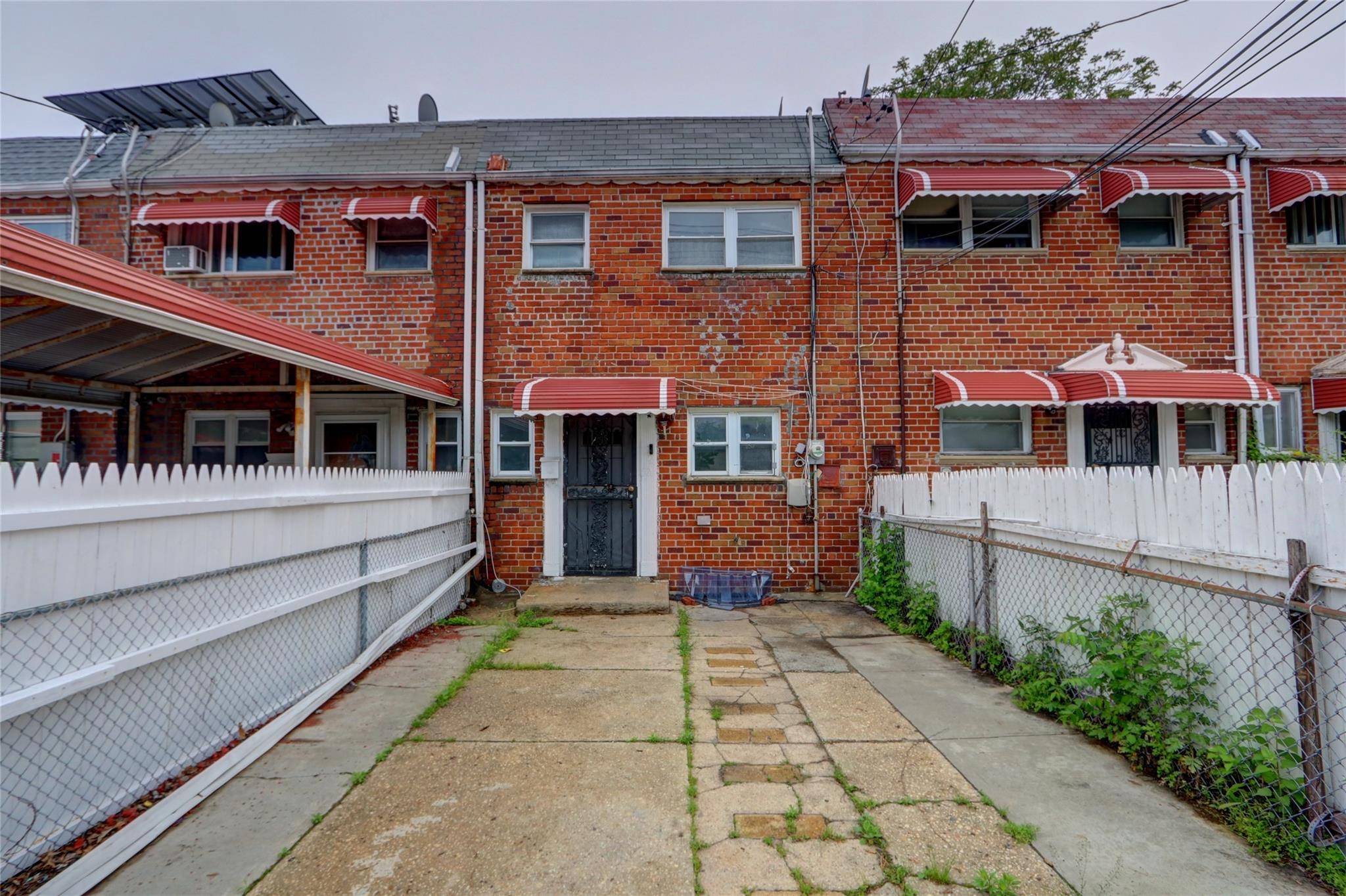 Townhouse Style Home. This Home Features 3 Bedrooms, 1.