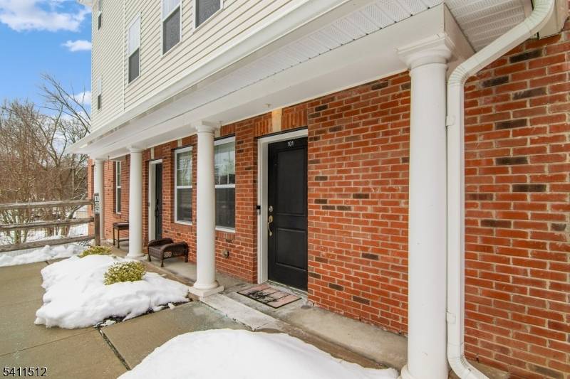 Stunning newer end unit townhouse built in 2018 in desirable Autumn Pointe, offering multiple levels of beautifully upgraded living space flooded with natural light.