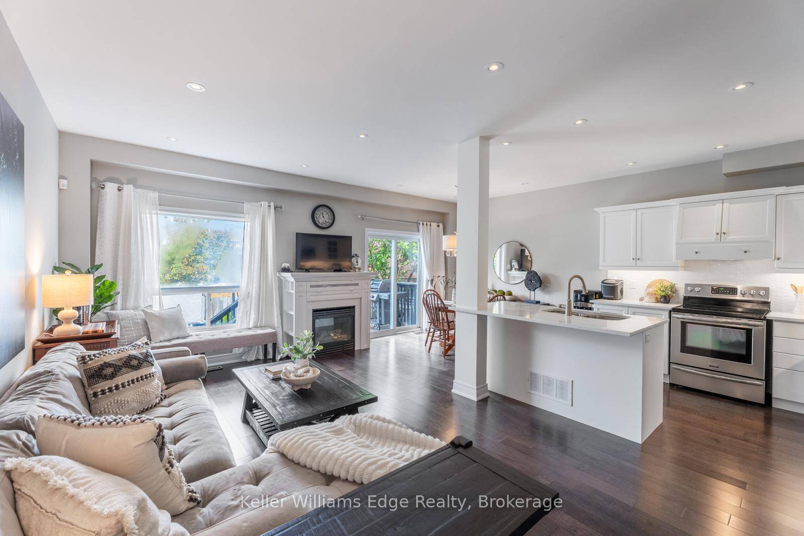 Beautifully upgraded freehold townhome nestled in the desirable Millcroft community !
