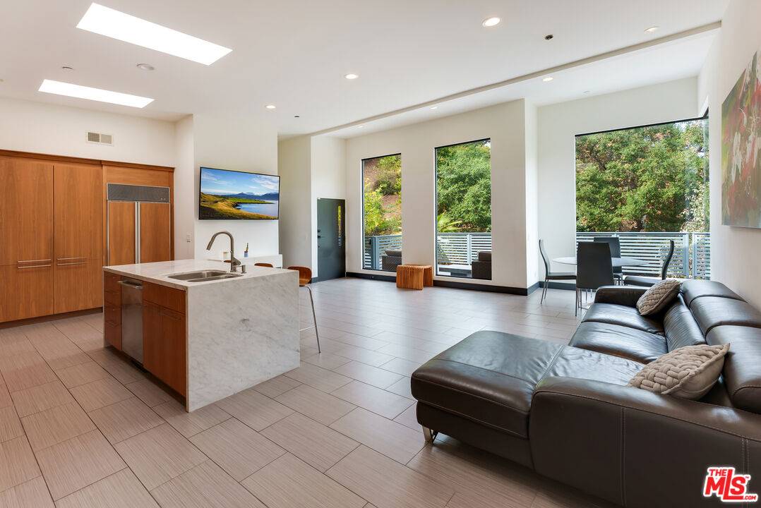 2929   Passmore Dr 3BR Hollywood Hills East La