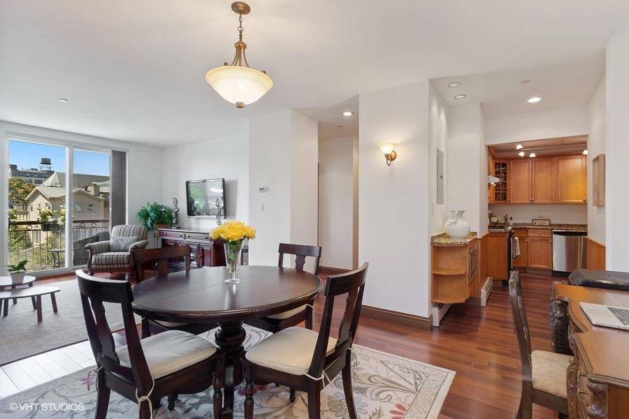 JUST REDUCED ! ! Huge one bedroom 780 sq ft est.