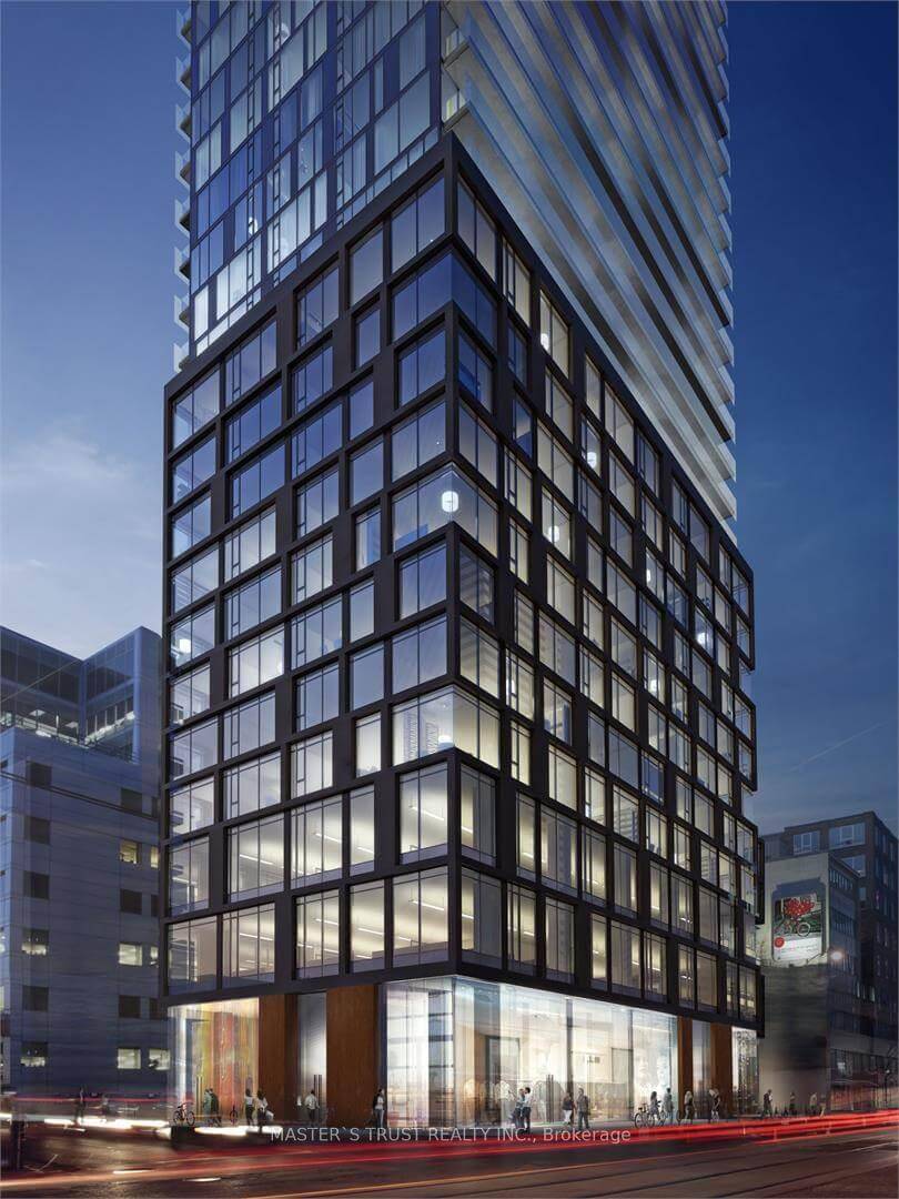Immaculate 2 Bedroom, 2 Bath Corner Unit On High Floor In The Heart Of King West !