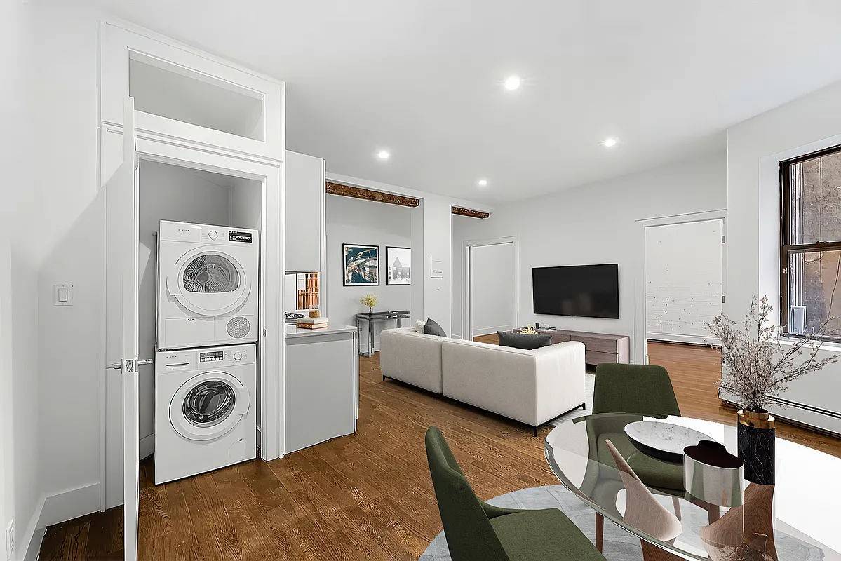 Gorgeous, newly renovated 2BR apartment with queen sized bedrooms, common space perfect for relaxing or entertaining, in unit washer dryer, TRUE living room with windows natural light and a renovated ...