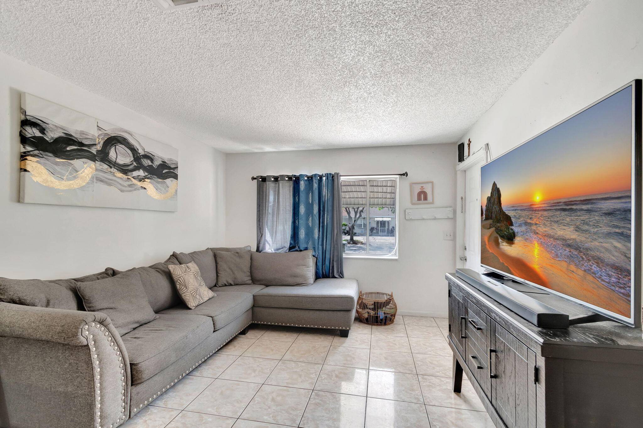 Welcome to this delightful 2 bedroom, 1 bathroom villa, offering the perfect blend of comfort and convenience.
