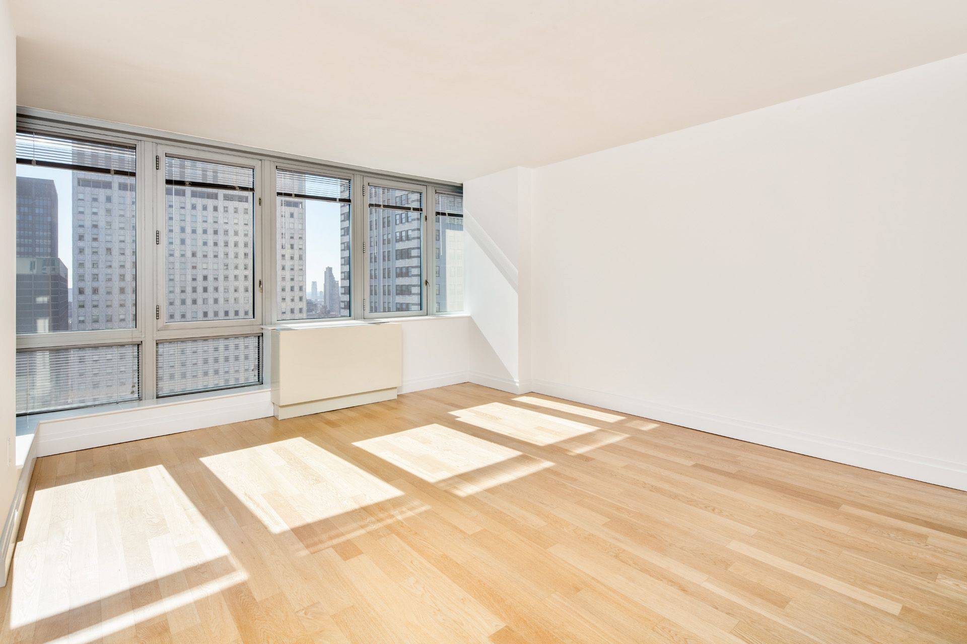 This breathtaking STUDIO 1BA opens up into a true loft like living area with open city views to the south and east and floor to ceiling double paned windows.