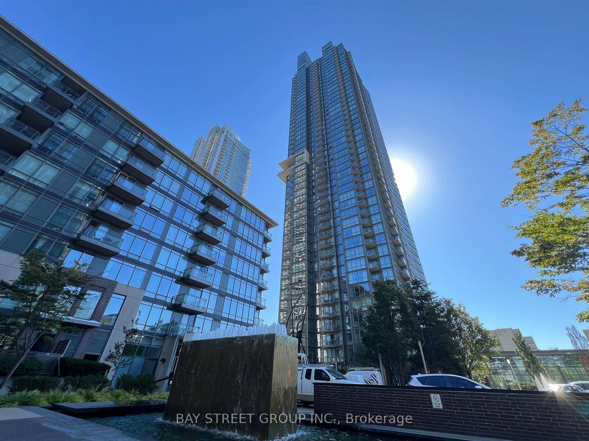 Perfectly positioned in the heart of downtown, this bright one bedroom condo offers lovely southwest views over Lake Ontario while placing you just steps from the Rogers Centre and all ...