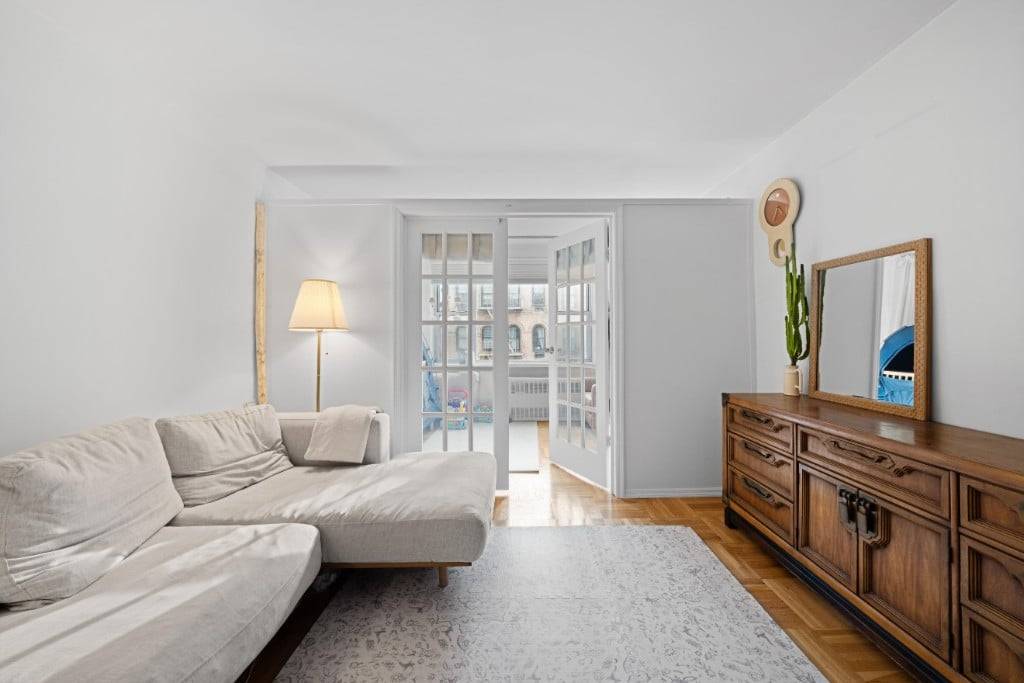 WELCOME HOME ! ! ! ! ! This stunning corner one bedroom unit offers both southern and western exposures, flooding the home with natural light throughout the day.