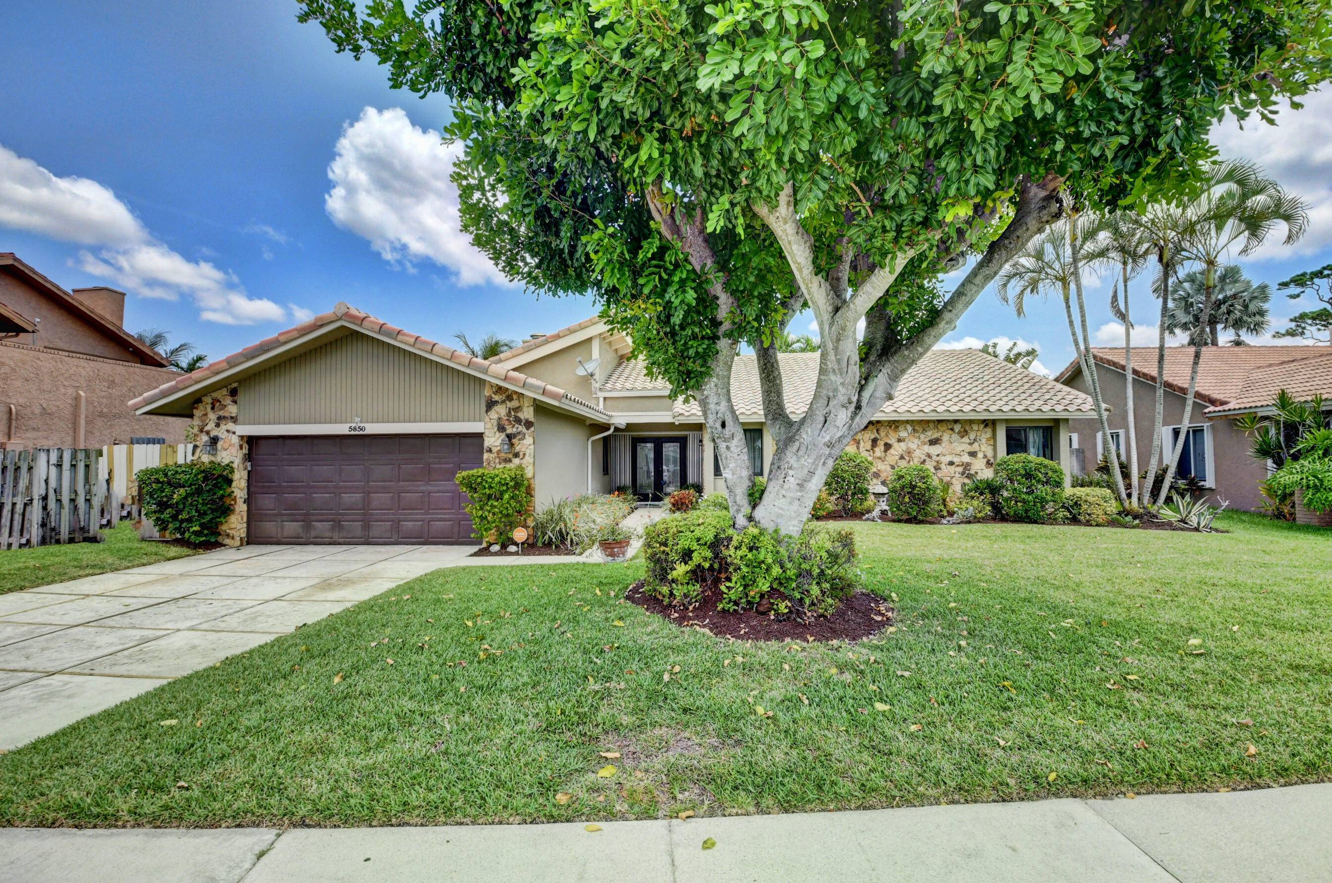 Clean, freshly painted, new primary andsecond bath, open floor plan in the highly desirable Boca Del Mar Community of Boca Alta.