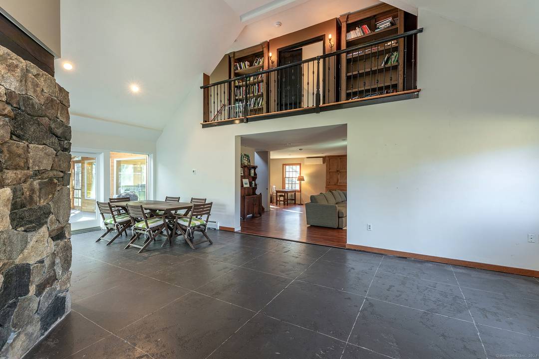 Stimulating and easily managed home is perfect for weekending in an idyllic, small, historic village very close to big time cultural, sports, and wildlife attractions.