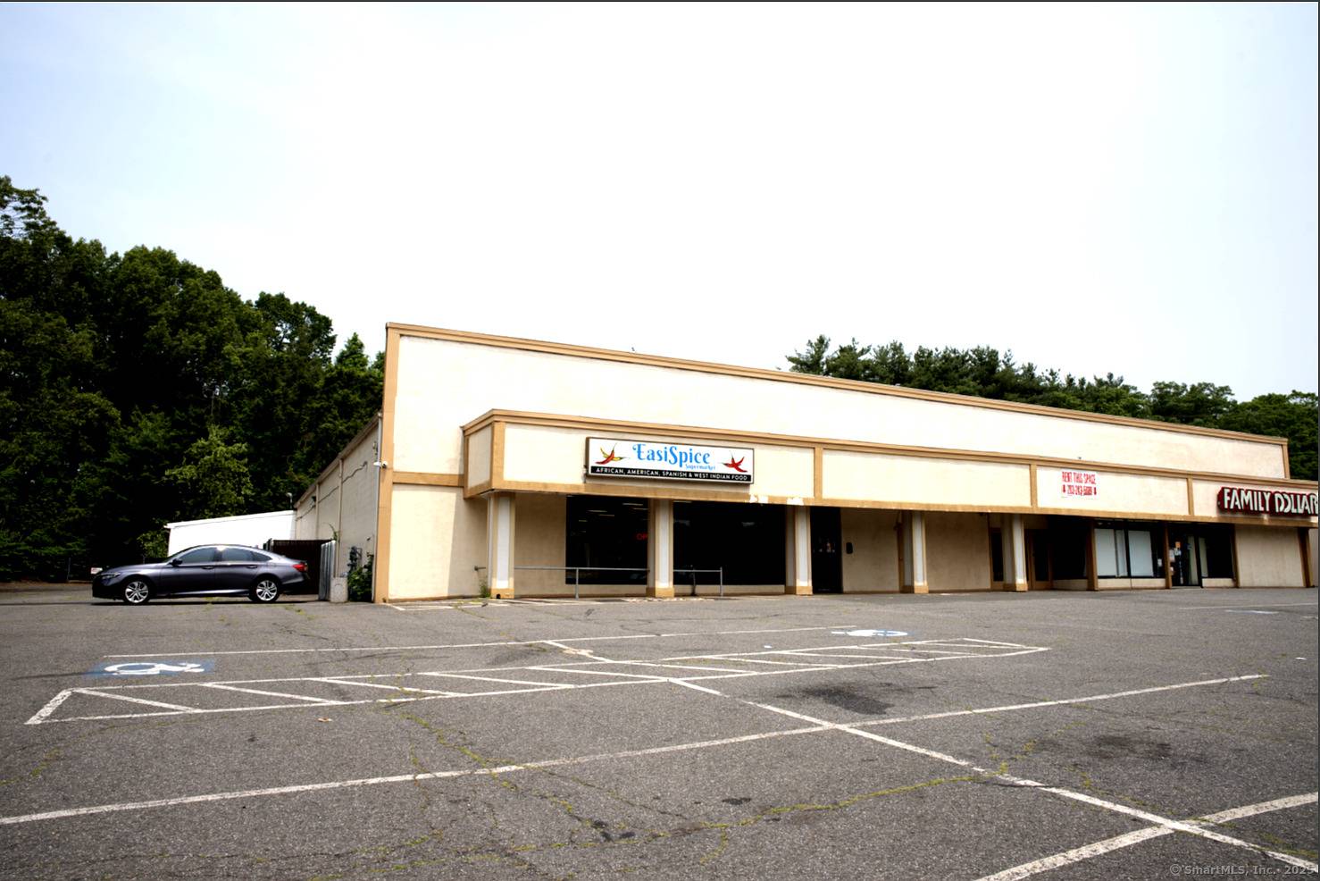 Turnkey Grocery Store Opportunity in High Traffic East Hartford Location !