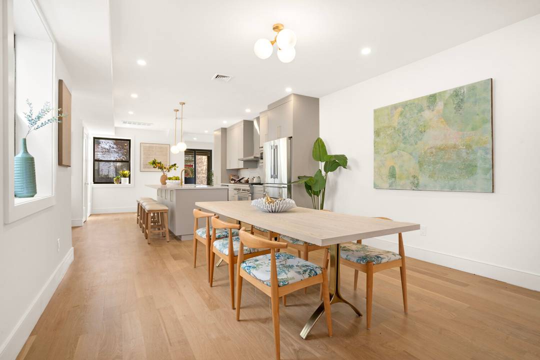 Perfectly positioned in the heart of Prospect Lefferts Gardens, 94 Hawthorne Street is a masterfully renovated, expansive 20 foot wide semi detached townhouse that seamlessly blends scale, light, and luxury.