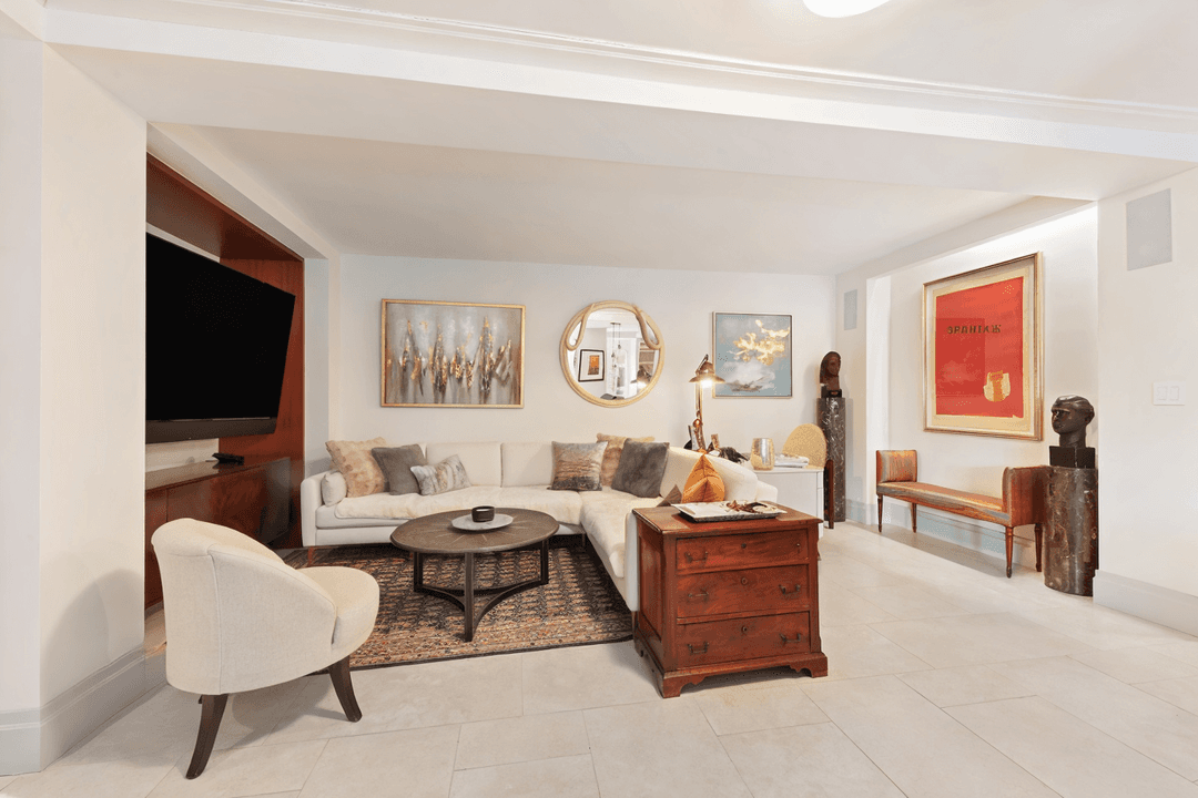 Spacious 3 Bedroom, 3 Bath Home Near Central Park Don't miss this wonderful opportunity to live in an unusually 'loft like' spacious 3 bedroom, 3 bath home with a gracious, ...