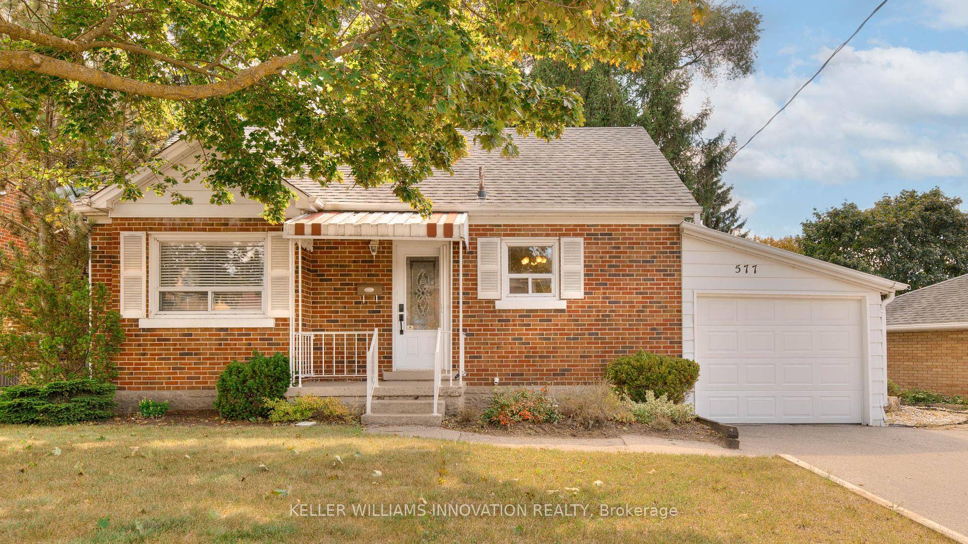 SEPARATE ENTRANCE ! Welcome to this beautifully maintained 2 bedroom, 2 bathroom bungalow in the highly desirable Forest Hill neighbourhood.