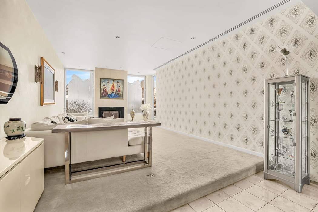 VIEWS ! TERRACES ! FIREPLACES !