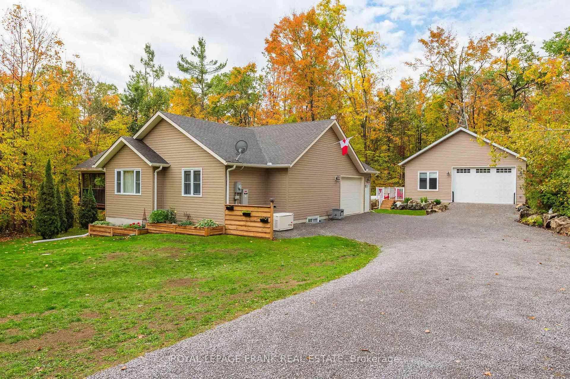 Enjoy access to Sandy and Bald Lakes through the association of the popular Harvey Lakeland Estates.
