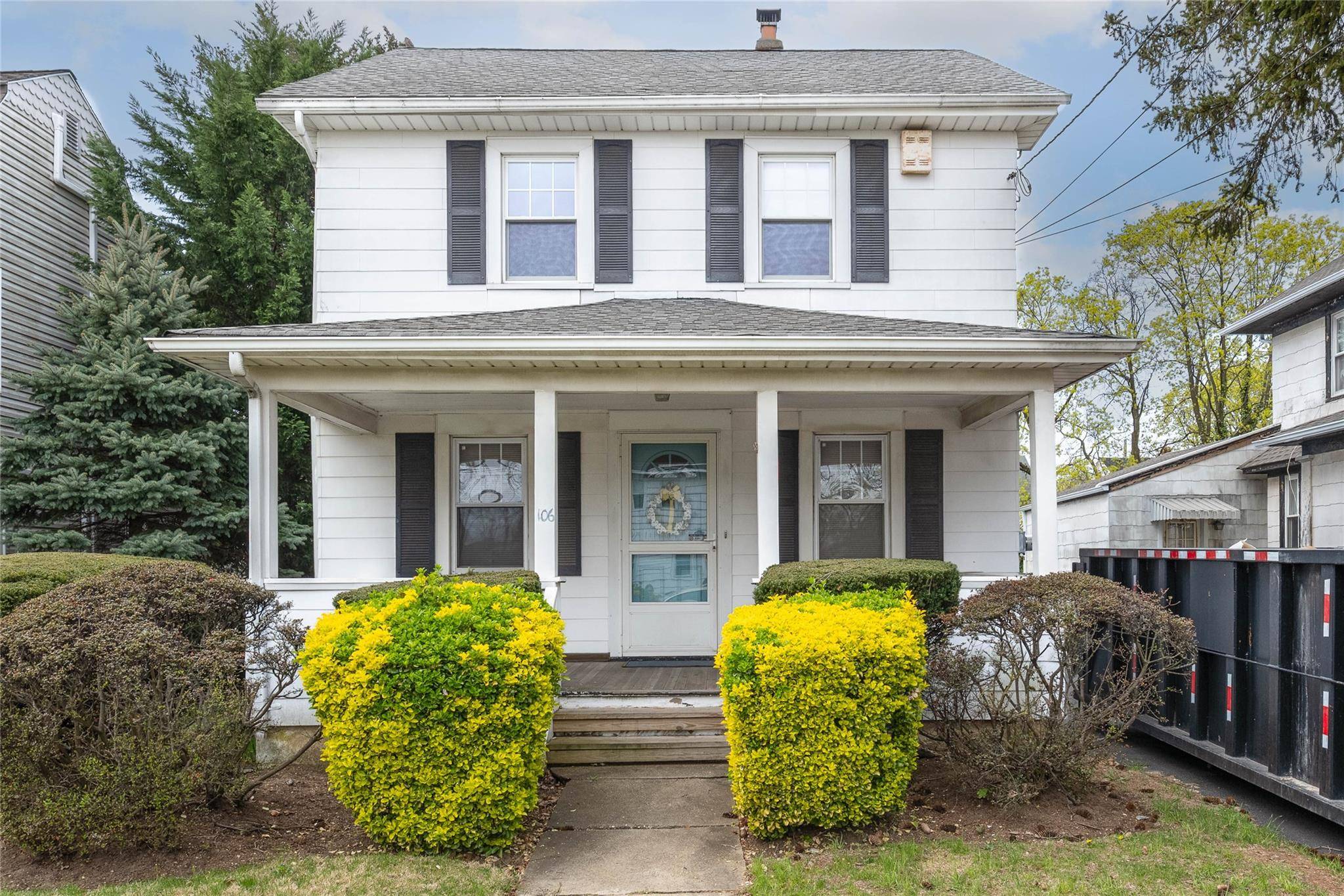 Back On The Market Previous buyer was unable to obtain financing.