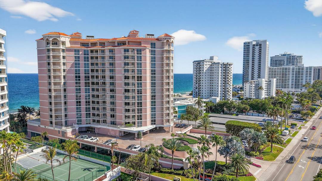 LIVE THE LIFESYTLE OF LAUDERDALE BY THE SEA WITH ENDLESS VIEWS 360 OF THE OCEAN amp ; CITY SKLYINE, IN THIS 3 BED 4 BATH UNIT WITH MEDIA ROOM.