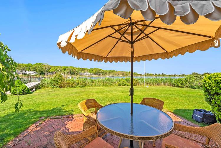 Waterfront Sunsets Escape to the tranquility of waterfront living with this 2 bedroom 2 bathroom cottage perfect for those who crave stunning sunsets, serene waters and nature.